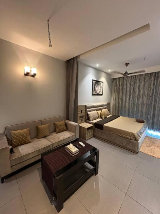 Countryside Luxury Suites - Supernova Noida New Delhi Ngoại thất bức ảnh