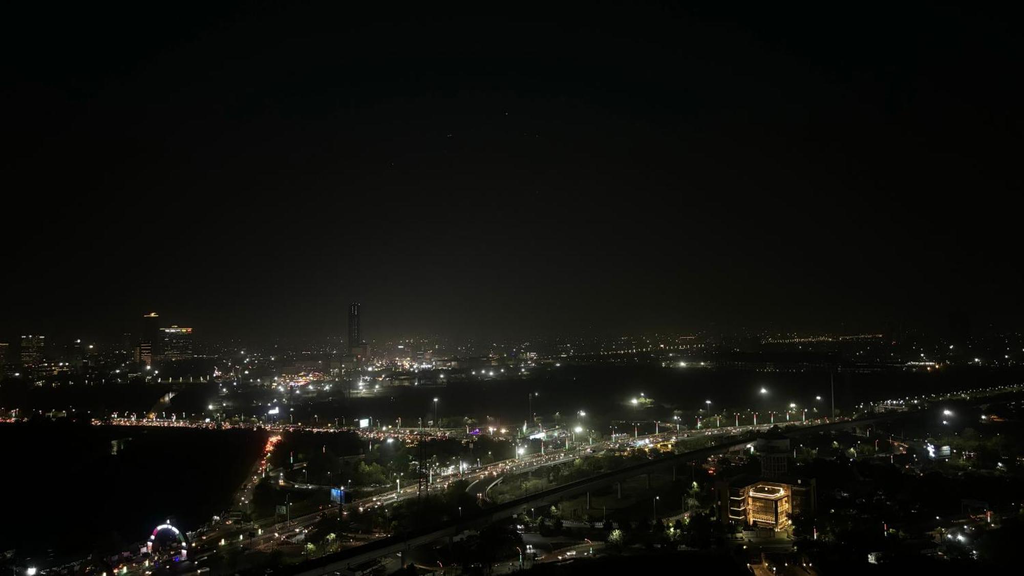Countryside Luxury Suites - Supernova Noida New Delhi Ngoại thất bức ảnh